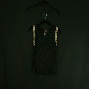 W5 sleeveless shirt embrodied